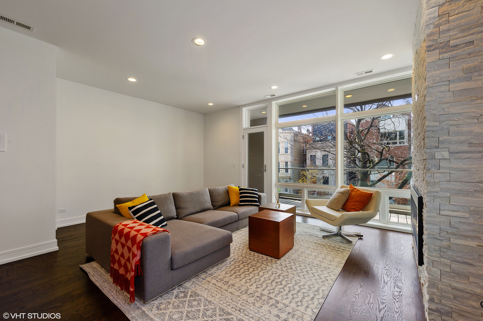 1522 West Huron Street, Unit 2W Chicago, IL 60642 - Photo 5 of 17