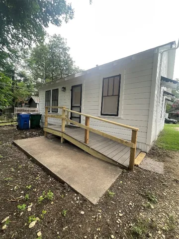 $1,200 | 506 West 11th Street, Taylor, TX 76574