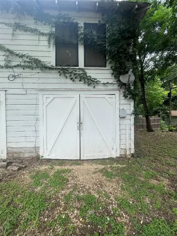 $1,200 | 506 West 11th Street, Taylor, TX 76574