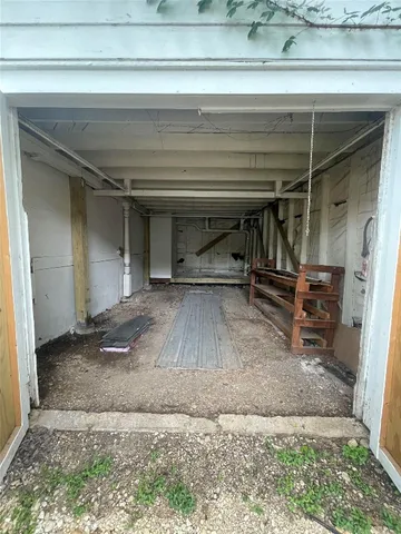 $1,200 | 506 West 11th Street, Taylor, TX 76574