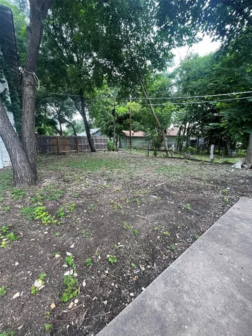 $1,200 | 506 West 11th Street, Taylor, TX 76574