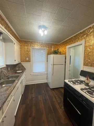 $1,200 | 506 West 11th Street, Taylor, TX 76574