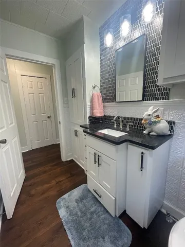 $1,200 | 506 West 11th Street, Taylor, TX 76574