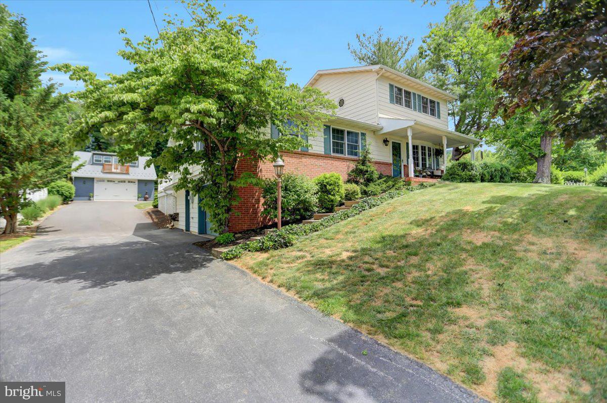 897 Knob Hill Road Fayetteville, PA 17222 - Photo 5 of 51