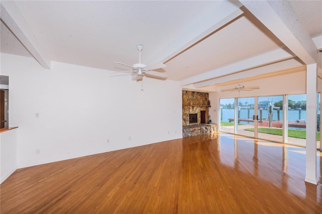 16014 4th Street East Redington Beach, FL 33708 - Photo 10 of 40 Gallery Image 10