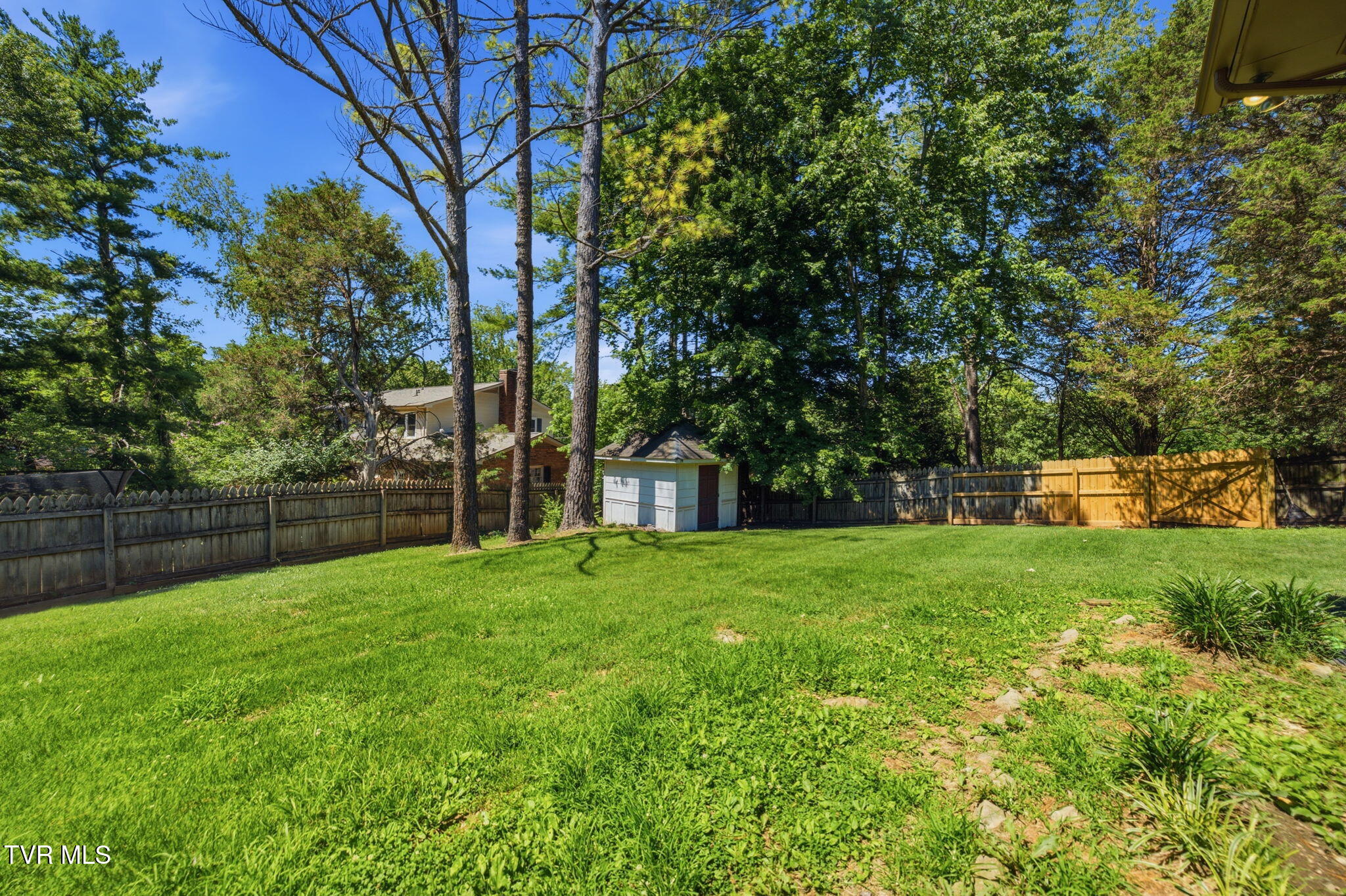 700 Rambling Road Johnson City, TN 37604 - Photo 33 of 36 13-web-or-mls-032_DSC08764