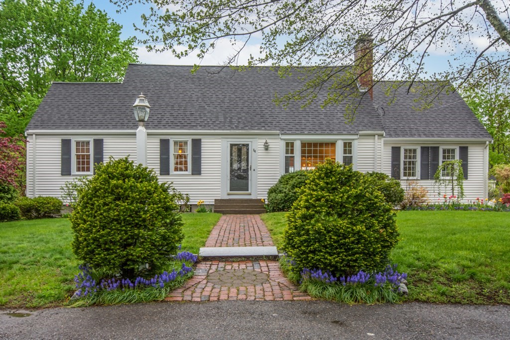 54 Queensview Road Marlborough, MA 01752 - Photo 1 of 38 Gallery Image 1