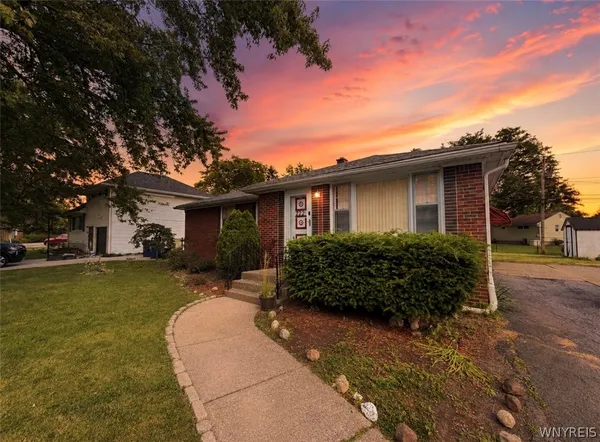 $2,200 | 222 Frankhauser Road, Amherst, NY 14221