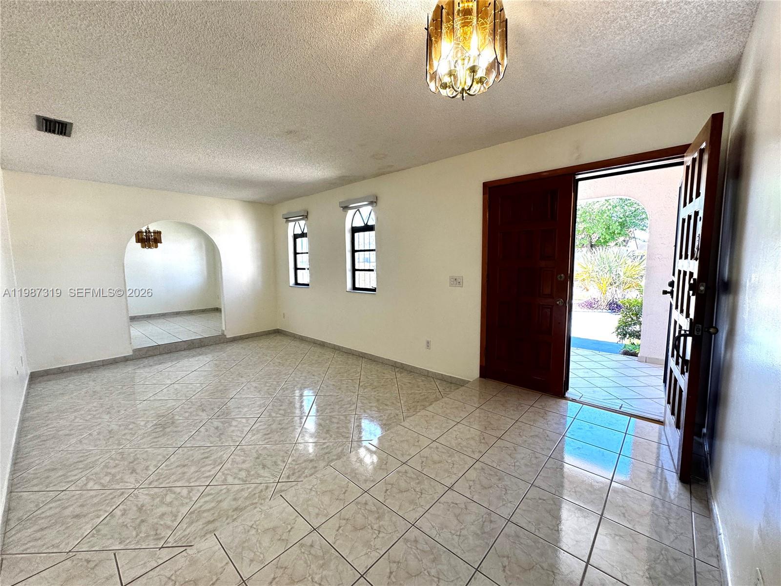 2835 Southwest 108th Place Miami, FL 33165 - Photo 4 of 30