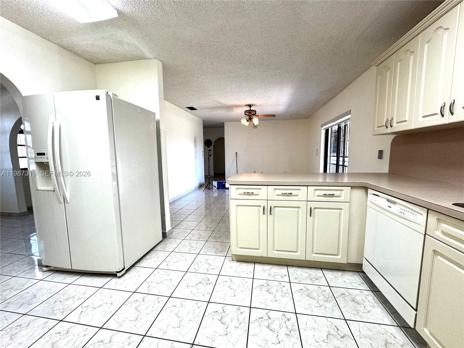 2835 Southwest 108th Place Miami, FL 33165 - Photo 9 of 30