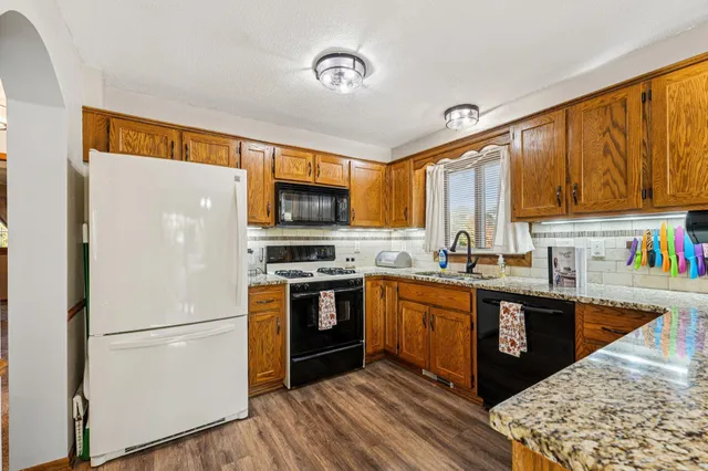 $359,999 | 3017 74th Avenue North, Brooklyn Park, MN 55444