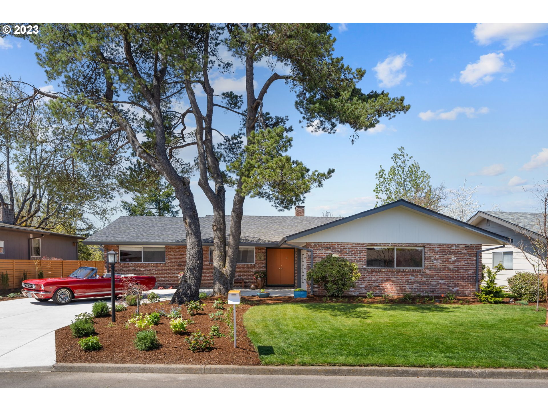 3301 Southwest Ridge Drive Portland, OR 97219 - Photo 1 of 39 Gallery Image 1
