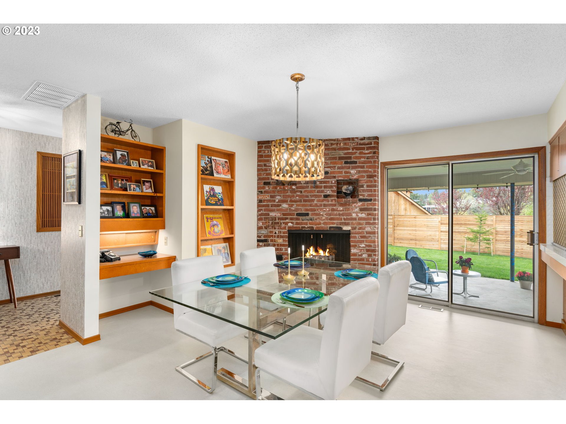 3301 Southwest Ridge Drive Portland, OR 97219 - Photo 17 of 39 Dining Area