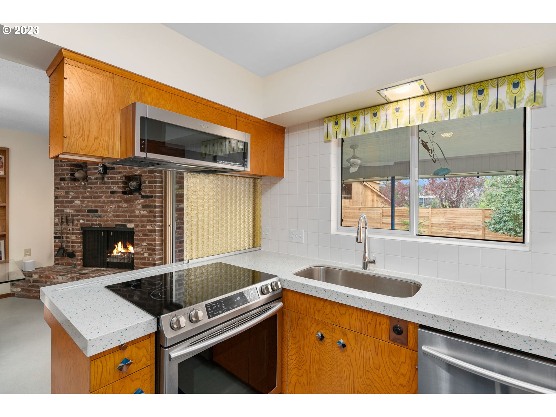 3301 Southwest Ridge Drive Portland, OR 97219 - Photo 20 of 39 Kitchen