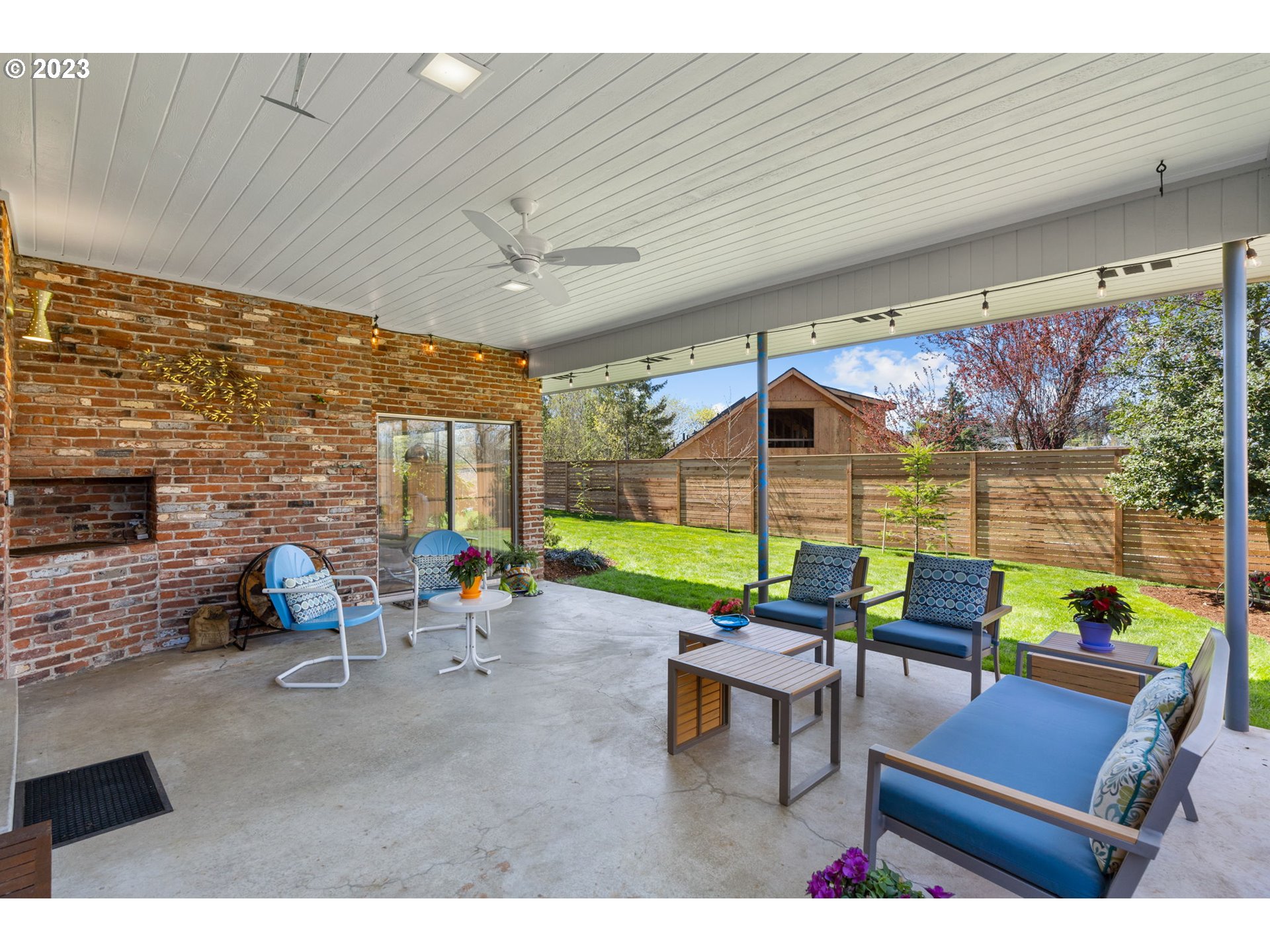 3301 Southwest Ridge Drive Portland, OR 97219 - Photo 21 of 39 Covered Patio