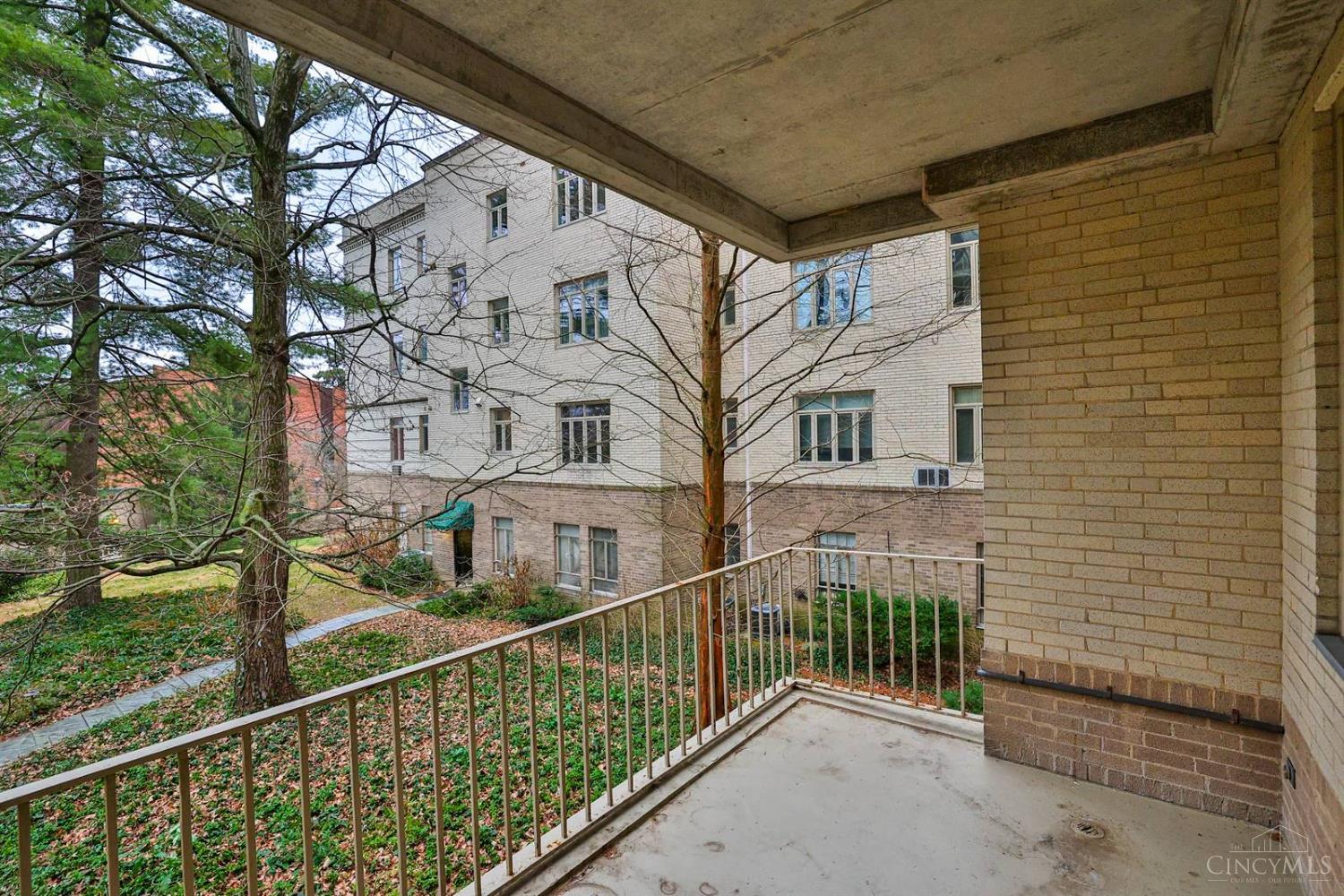 2376 Madison Road, Unit 37 Cincinnati, OH 45208 - Photo 18 of 22 Gallery Image 18
