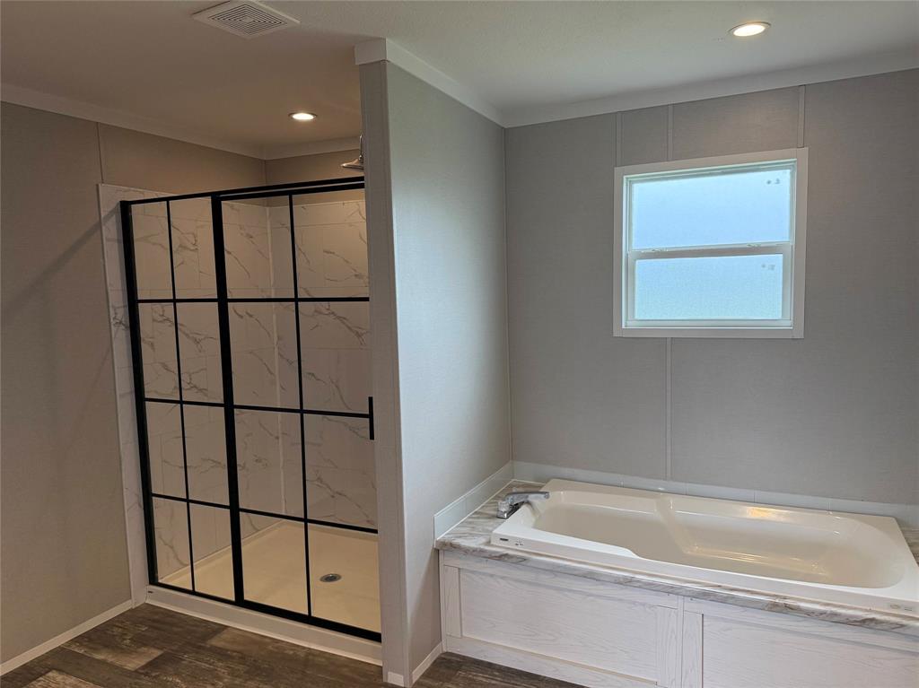 163 Red Fox Court Weatherford, TX 76088 - Photo 8 of 22 a bathroom with a bathtub