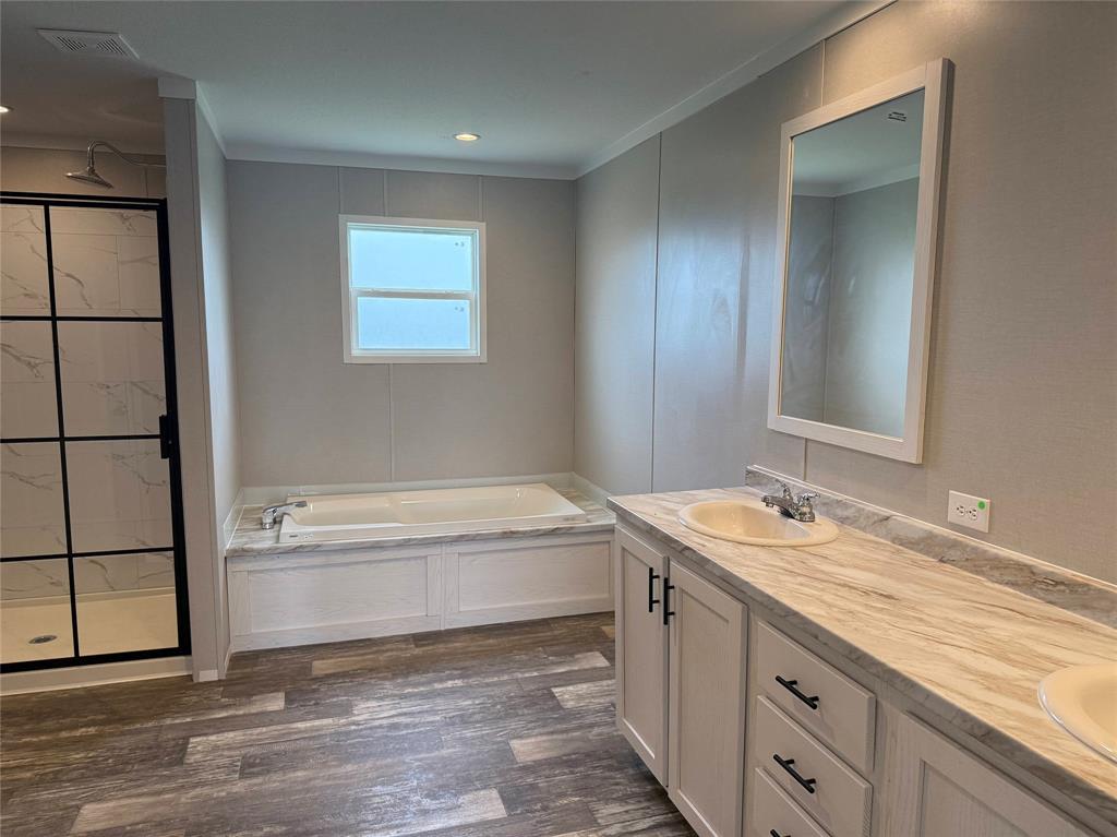 163 Red Fox Court Weatherford, TX 76088 - Photo 9 of 22 a bathroom with a tub sink and mirror