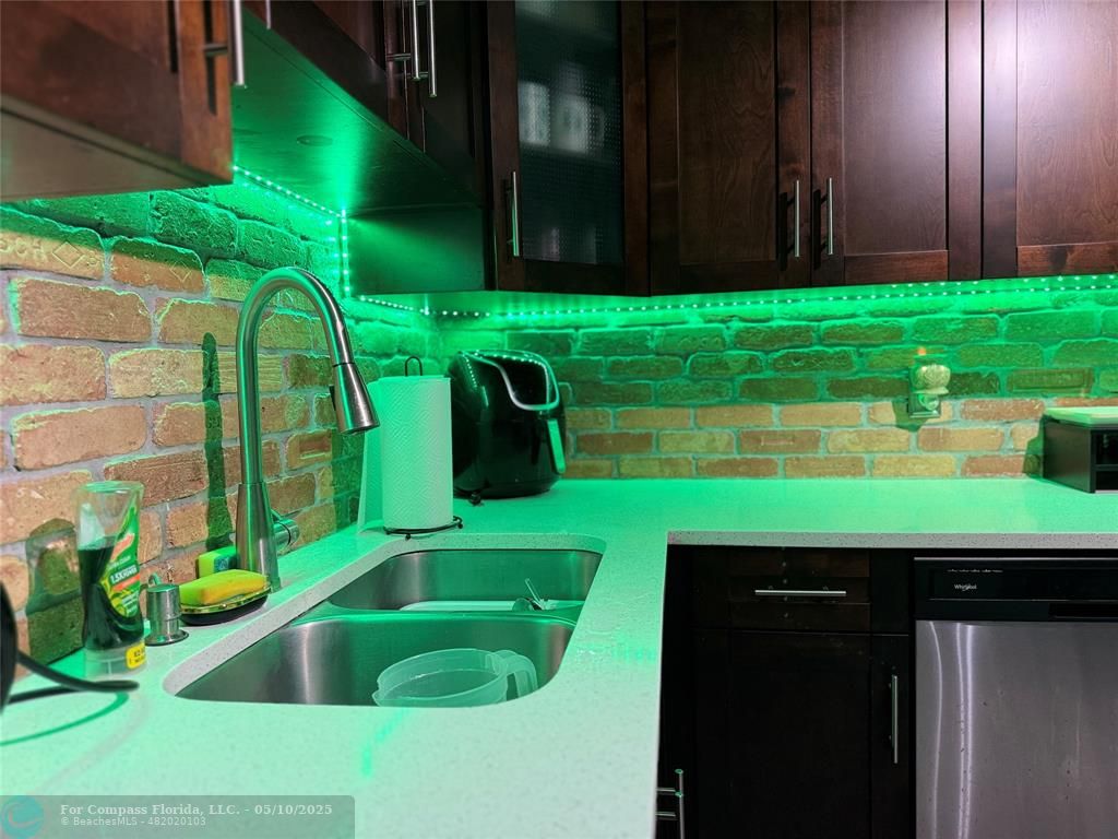 6061 North Falls Cir Drive, Unit 107 Lauderhill, FL 33319 - Photo 17 of 32