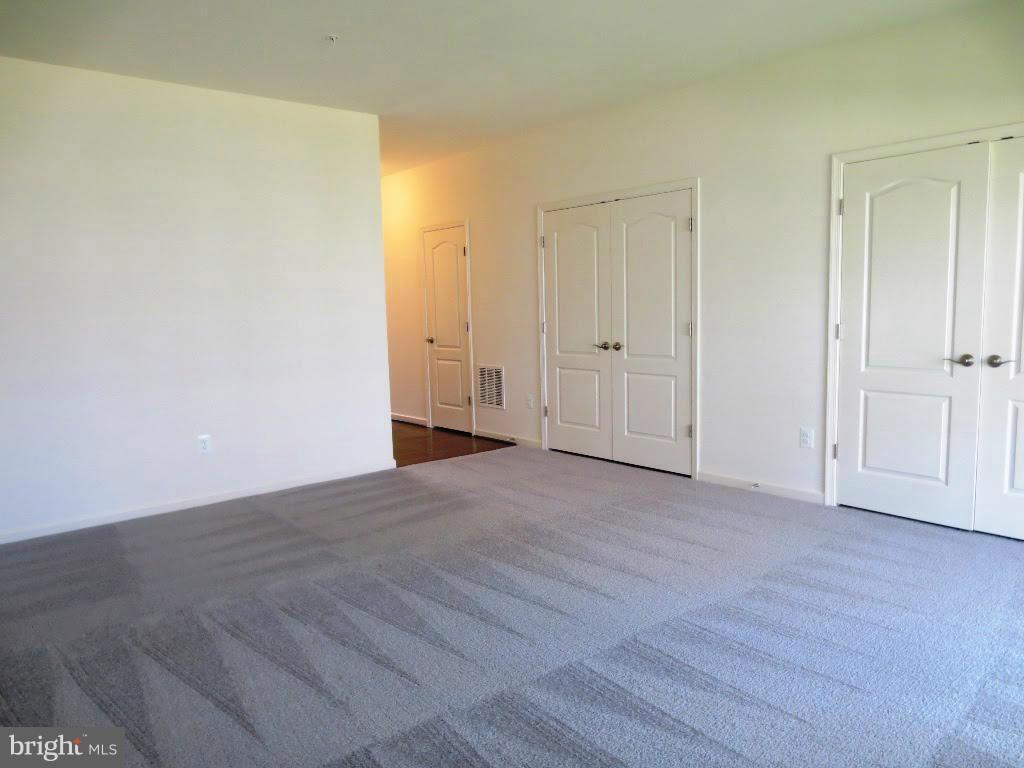 943 Ramble Run Road Baltimore, MD 21220 - Photo 4 of 26 Entry Level Family Room