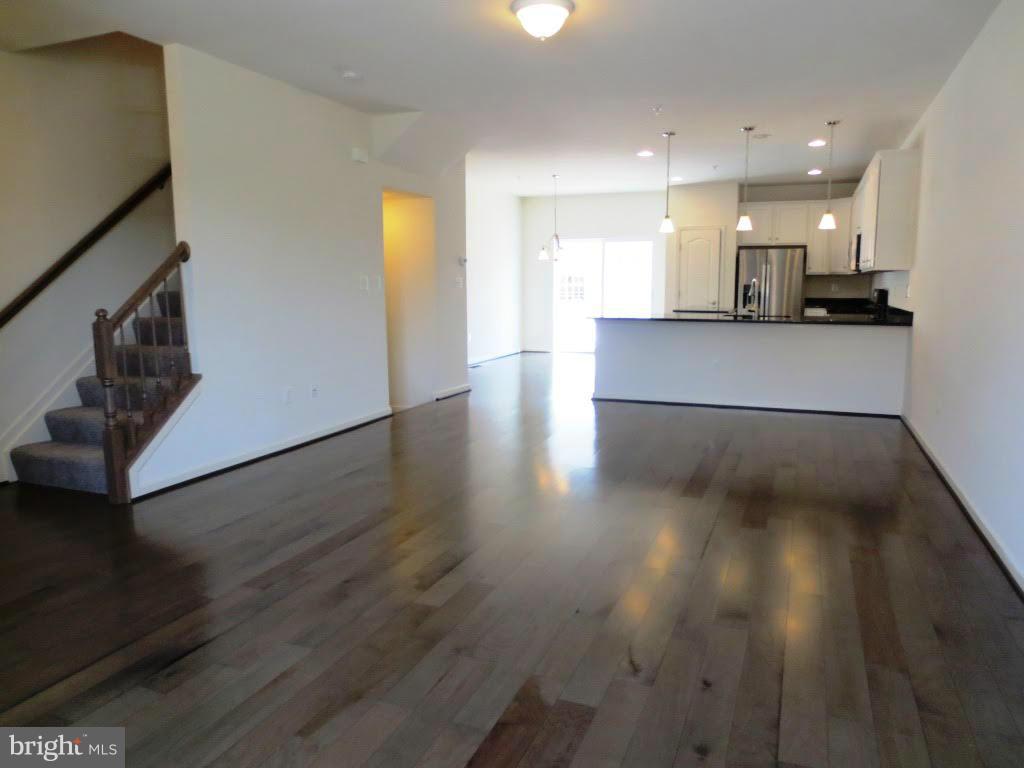 943 Ramble Run Road Baltimore, MD 21220 - Photo 8 of 26 Living Room