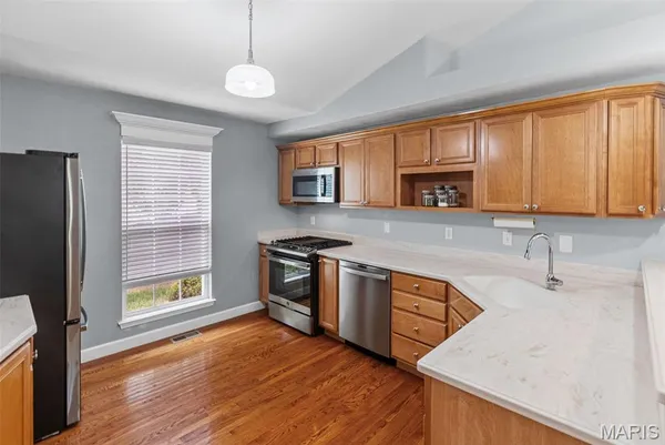 $355,000 | 903 Esic Drive, Edwardsville, IL 62025