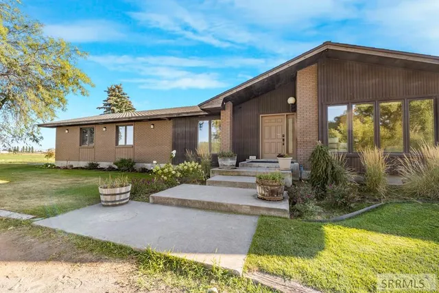 $1,100,000 | 435 North 1500 East, St. Anthony, ID 83445