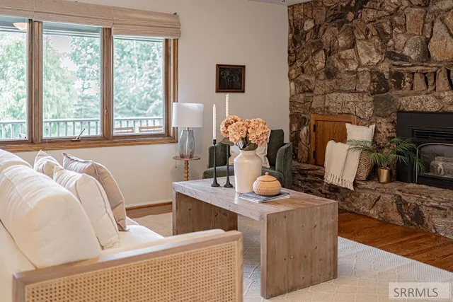 $1,100,000 | 435 North 1500 East, St. Anthony, ID 83445