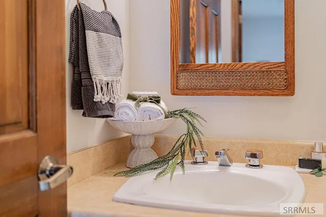 $1,100,000 | 435 North 1500 East, St. Anthony, ID 83445