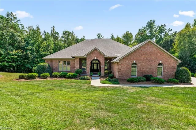 $889,000 | 5995 Lacey Court, Trinity, NC 27370