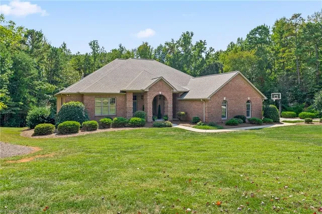 $889,000 | 5995 Lacey Court, Trinity, NC 27370