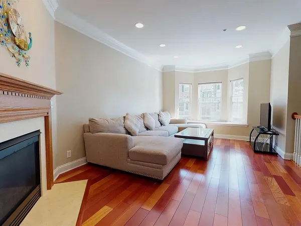 $4,250 | 70 Osprey Court, Unit 70, Secaucus, NJ 07094