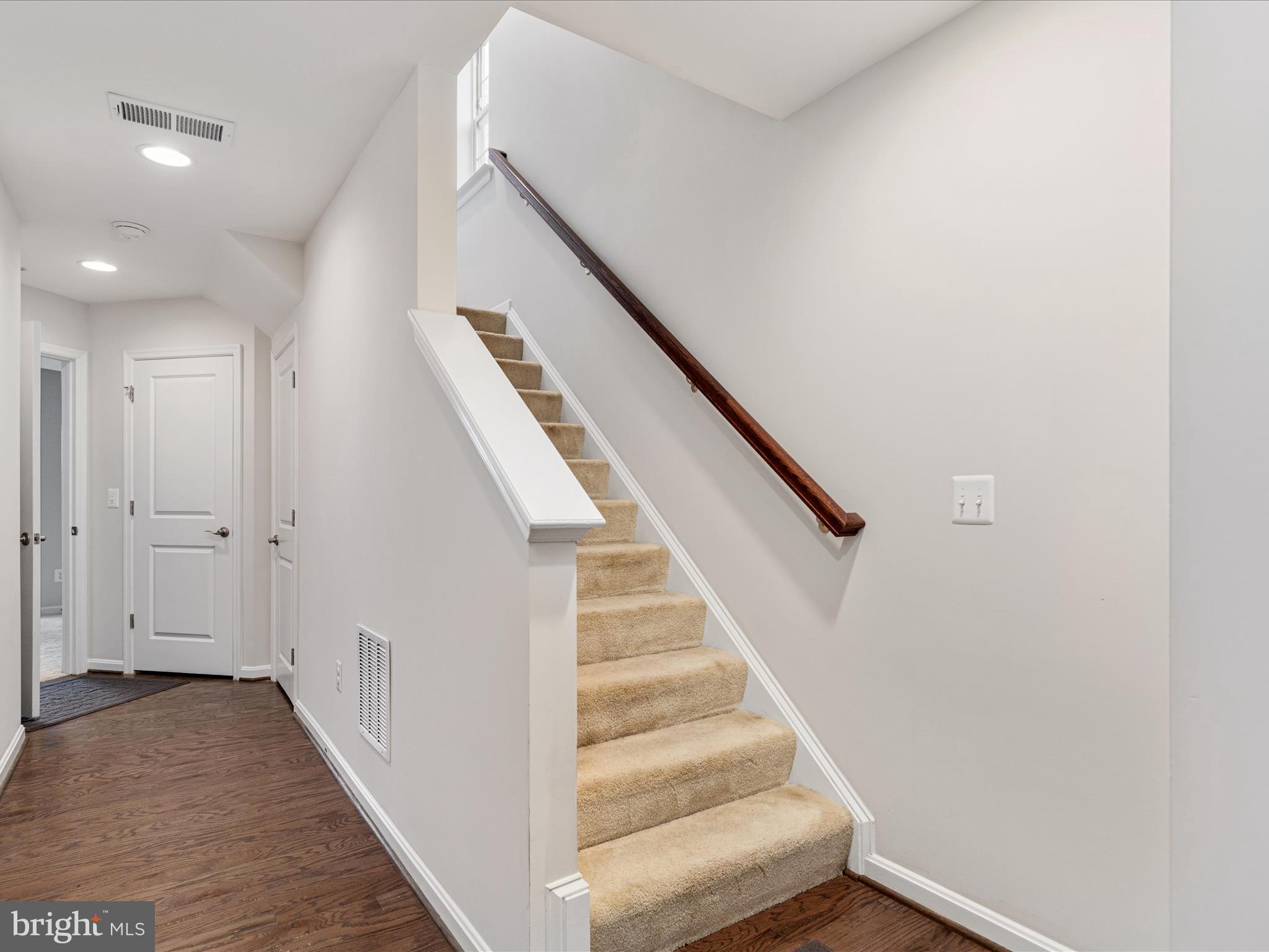 1054 Owens Road Oxon Hill, MD 20745 - Photo 8 of 34 Gallery Image 8