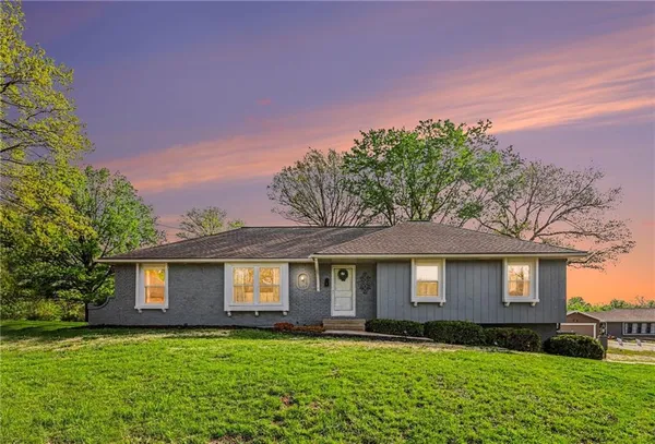 $335,000 | 9901 Wayne Avenue, Kansas City, MO 64131