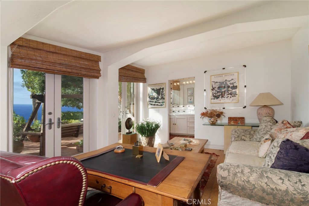 2616 Queda Way Laguna Beach, CA 92651 - Photo 12 of 29 a living room with furniture