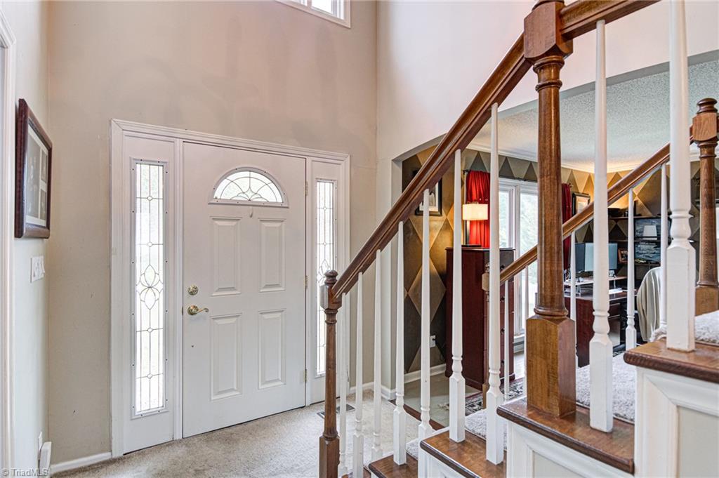 312 Ridgeland Drive High Point, NC 27262 - Photo 4 of 42 2 story foyer