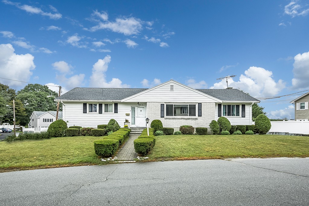 39 Country Club Road Stoneham, MA 02180 - Photo 1 of 21 Gallery Image 1