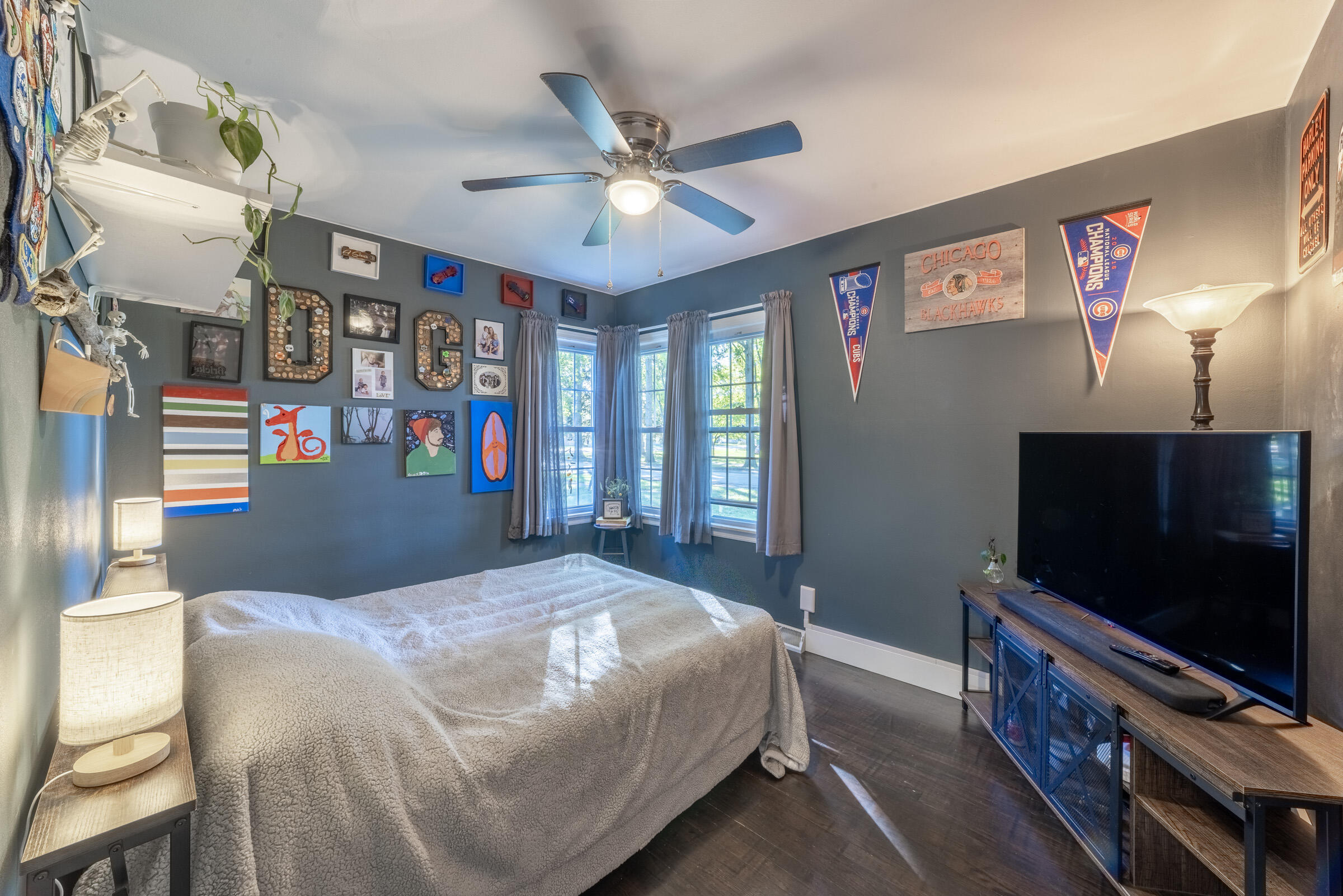 508 West Morgan Avenue Chesterton, IN 46304 - Photo 18 of 38 a bedroom with a bed and a flat screen tv