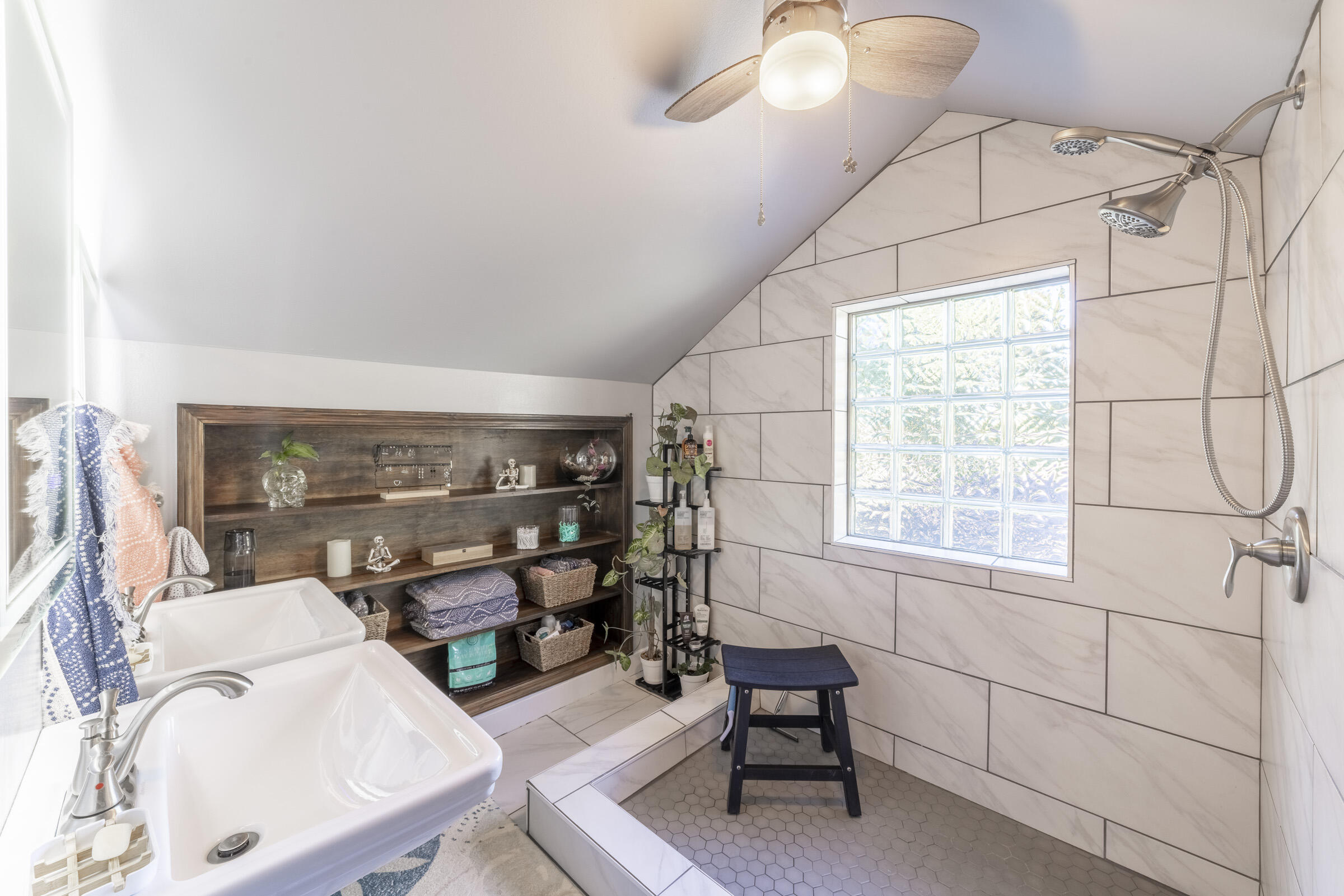 508 West Morgan Avenue Chesterton, IN 46304 - Photo 23 of 38 a room with furniture and a window