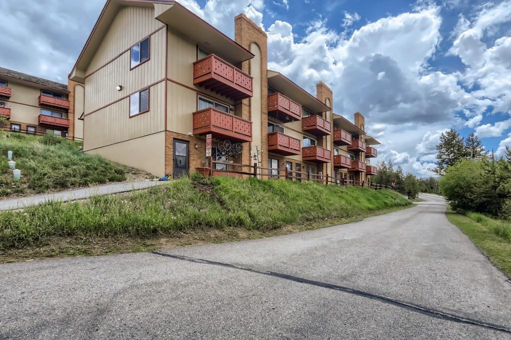 180 Evergreen Road, Unit 204 Dillon, CO 80435 - Photo 12 of 13 a view of a building with a yard