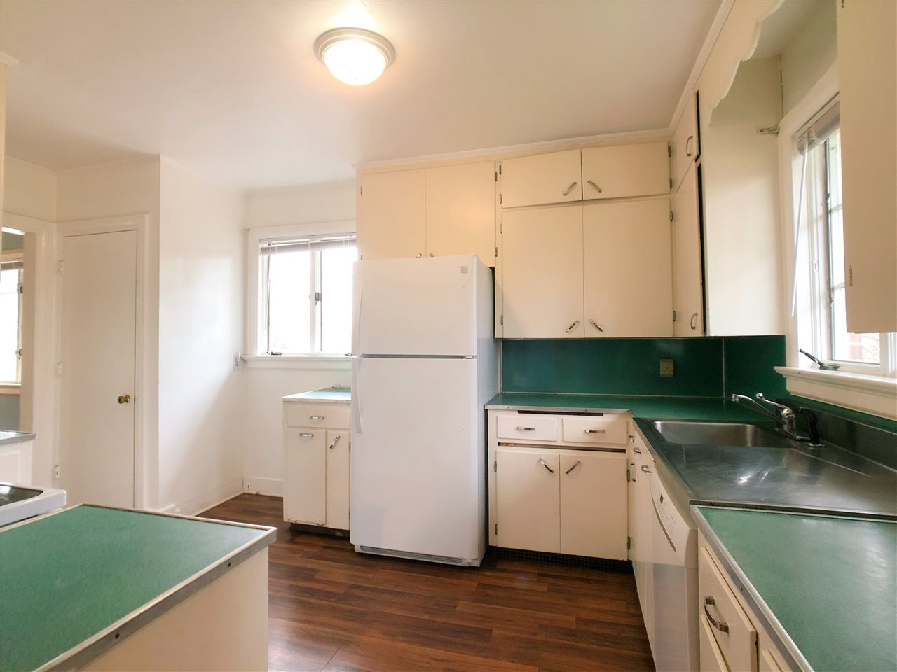 814 Woodburn Road Raleigh, NC 27605 - Photo 4 of 12 Photo 4