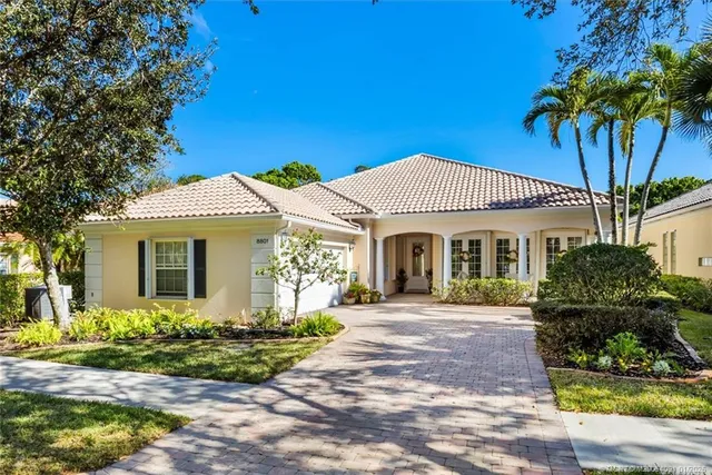 $749,888 | 8801 Southeast Eldorado Way, Hobe Sound, FL 33455
