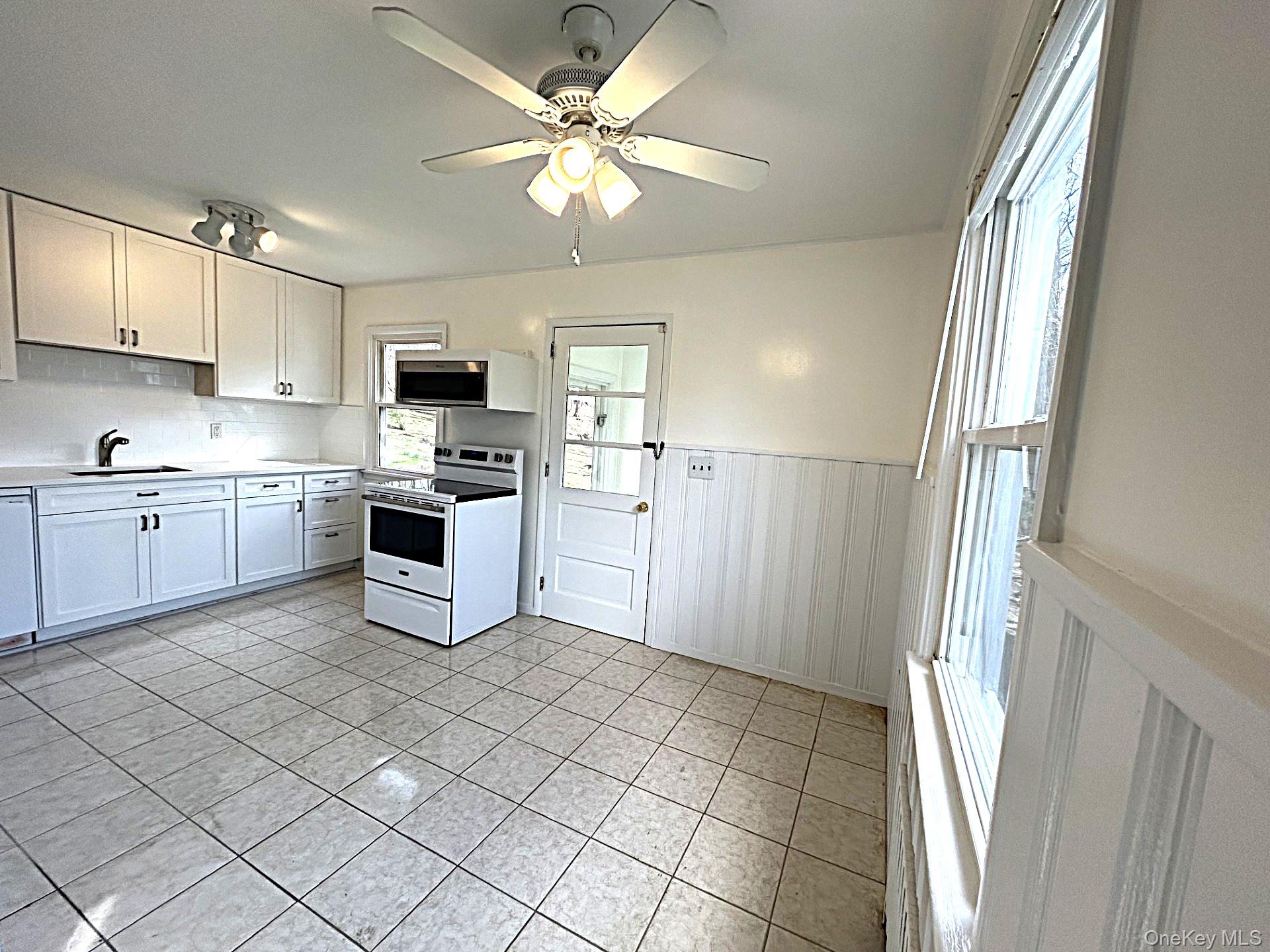 8 Ridge Street Sleepy Hollow, NY 10591 - Photo 11 of 40 EAT IN KITCHEN