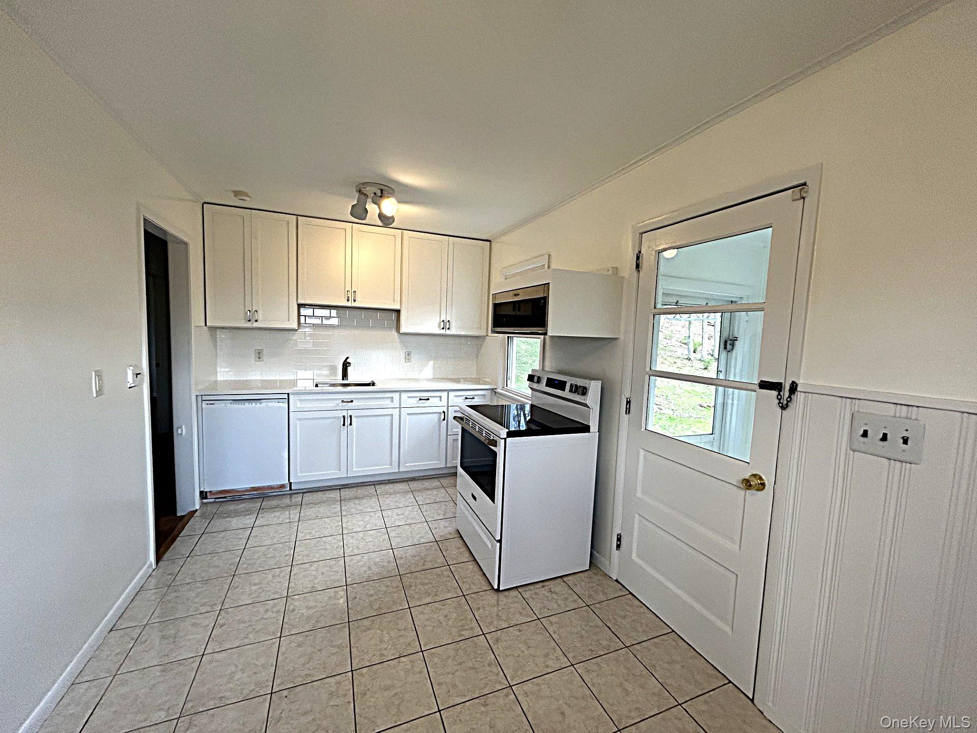 8 Ridge Street Sleepy Hollow, NY 10591 - Photo 10 of 40 BRAND NEW KITCHEN!