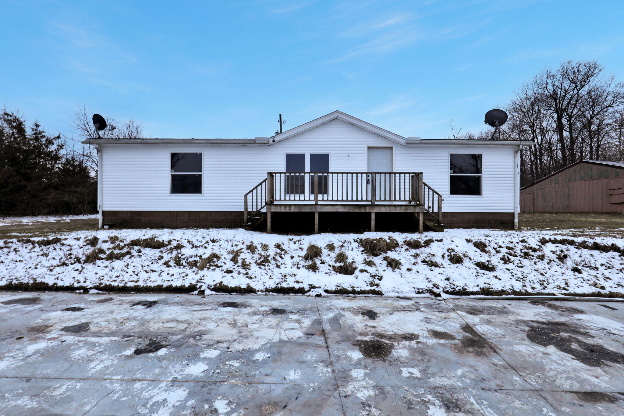 9304 Parkhurst Highway Addison, MI 49220 - Photo 2 of 39 Front