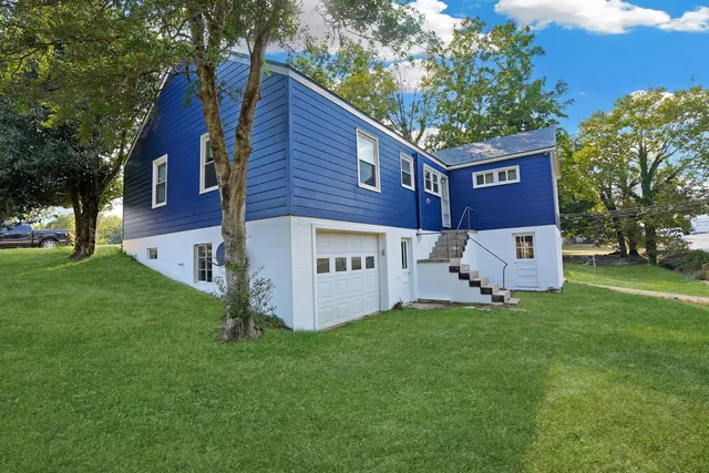 a view of a house with a backyard
