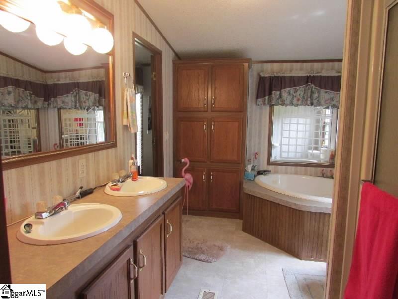 34 Wildwood Farms Road Gray Court, SC 29645 - Photo 7 of 17 Gallery Image 7