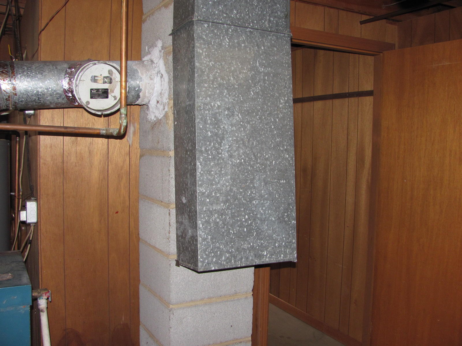 835 Dexter Road Roanoke, VA 24019 - Photo 22 of 47 22 Laundry Chute from Main Level.JPG