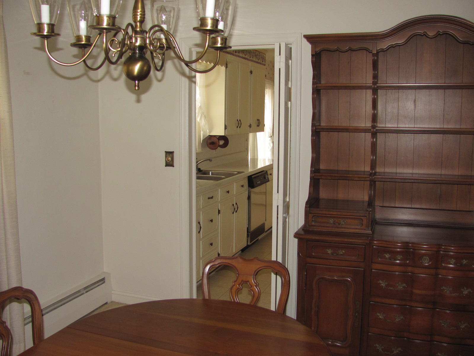 835 Dexter Road Roanoke, VA 24019 - Photo 8 of 47 7 Dining Room to Kitchen.JPG