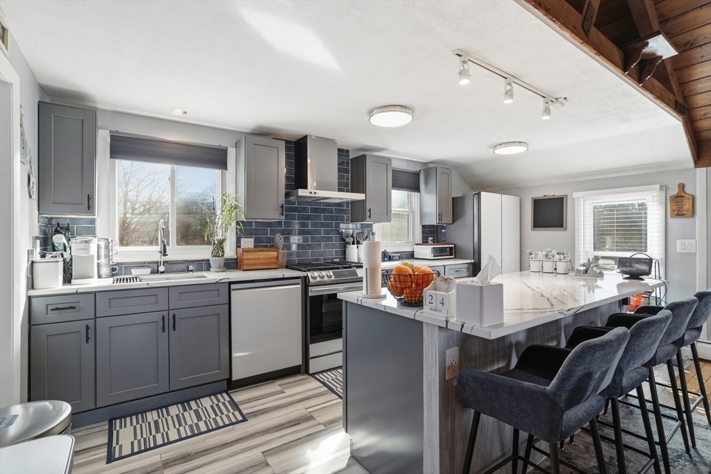 350 Sconticut Neck Road Fairhaven, MA 02719 - Photo 8 of 34